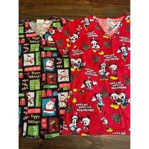Scrub Tops XS Bundle of 2 Disney Holiday Scrub Christmas Print Nurse Uniform‎